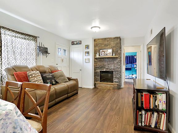 5th image of 912 E Idlewild Dr