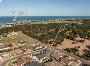 937 Carter St SW, Bandon, OR 97411