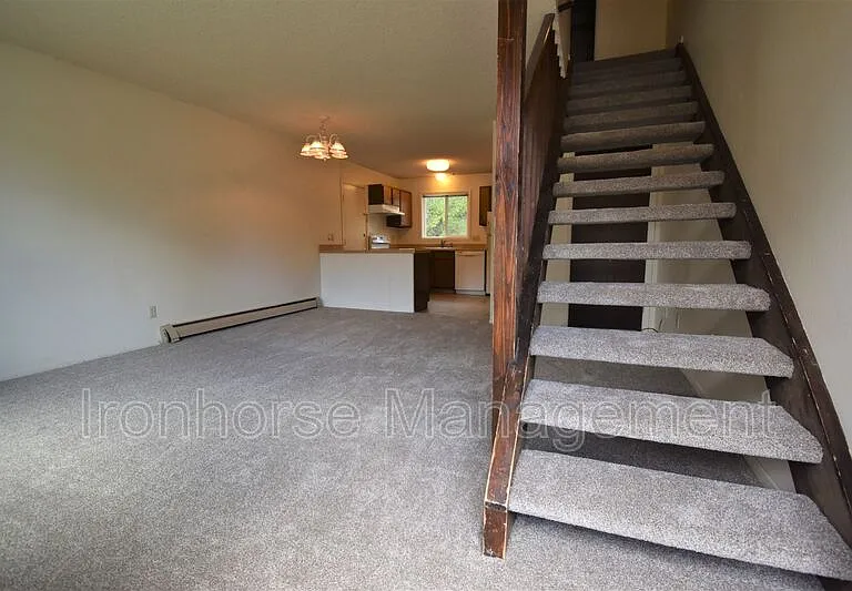 530 N Rouse Ave #3 — Photo 2