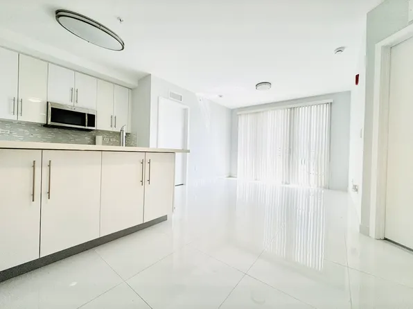 2651 212th Ter Unit 401, Miami, FL 33180