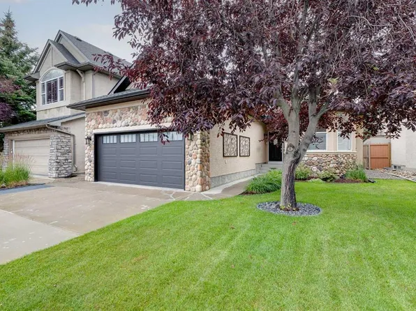 10 NW Strathlea Grv SW, Calgary, AB T3H 5B1