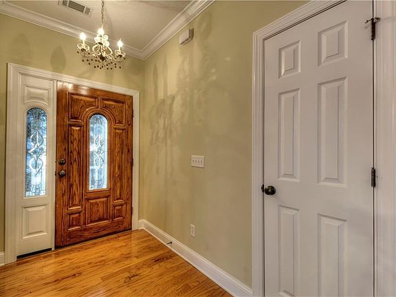 4th image of 106 Montrose