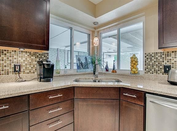 4th image of 2111 Southmoor Dr