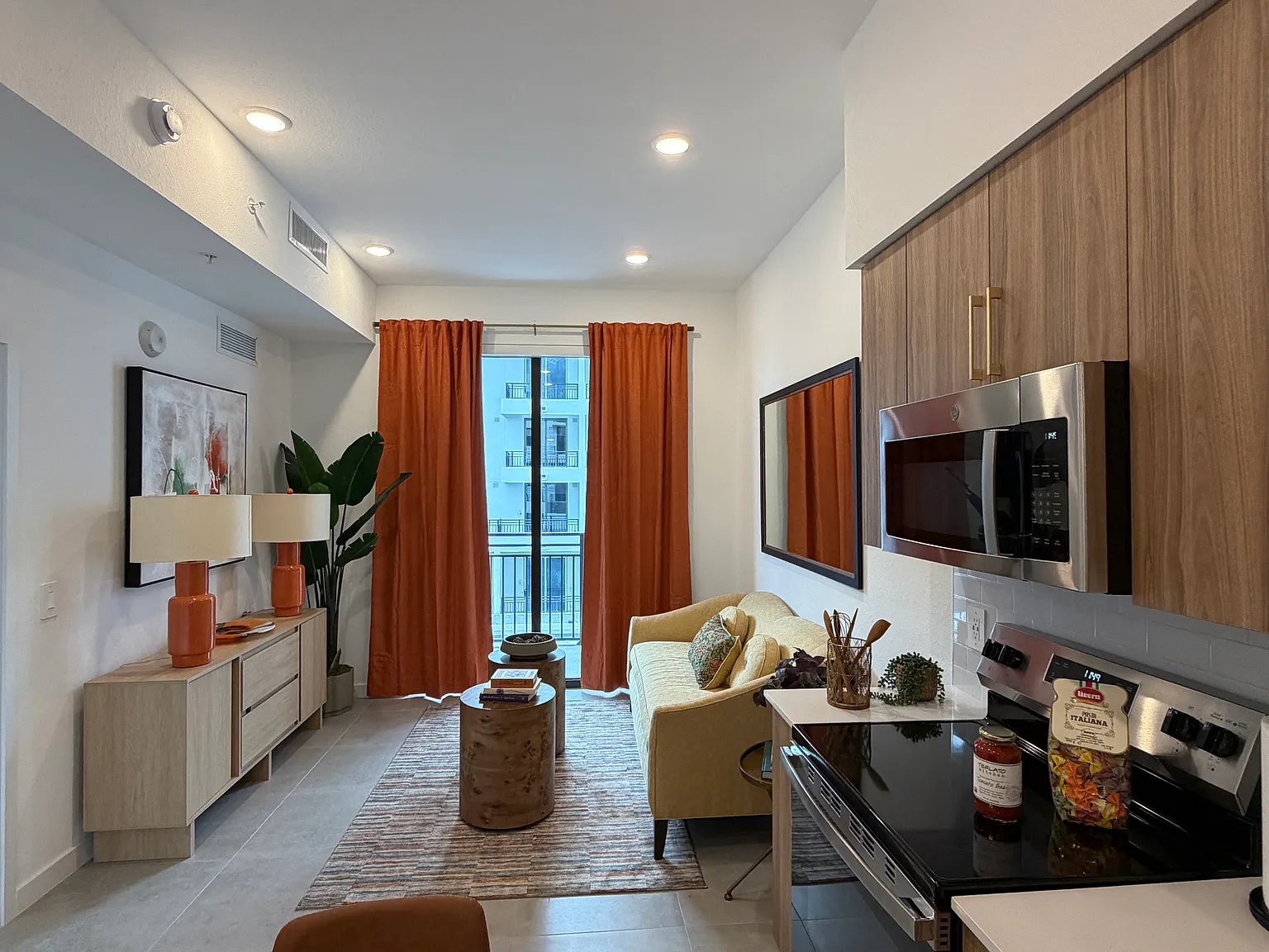 1 bed, 640 sqft, $2,040 — Photo 1