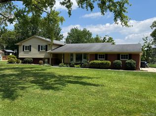 26158 Meadowview Dr, Farmington Hills, MI 48331