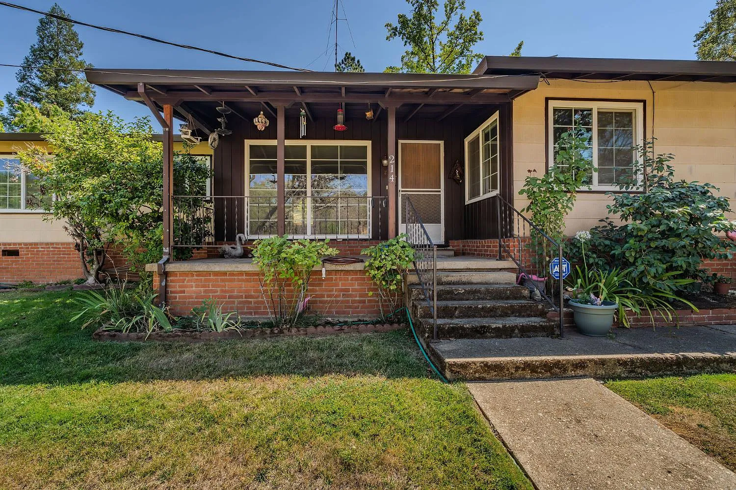 214 Lorinda Dr photo 1