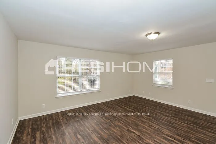 2203 Norman Ave — Photo 3