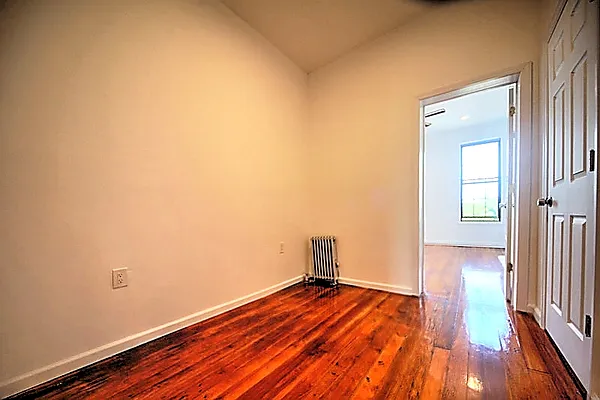 Rented by Metropolitan Realty | media 5