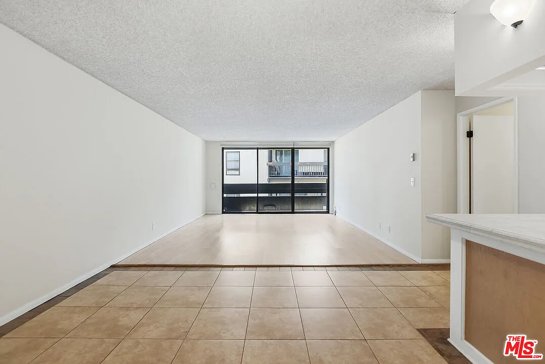 2 bed, 2.0 bath, 1050 sqft, $2,995 — Photo 1