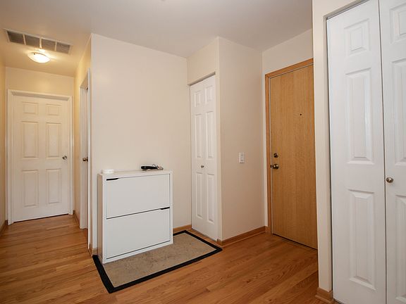 4th image of 3150 W Bryn Mawr Ave APT 301