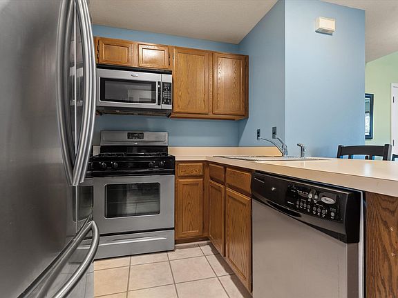 3rd image of 1557 N Oakhill Dr #A-7