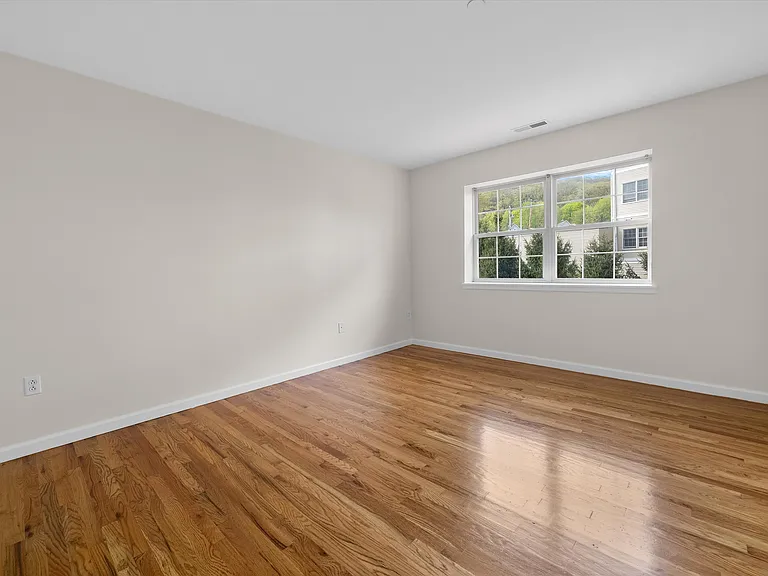 10-12 Chestnut St #304A — Photo 20