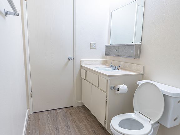 4th image of 1220 Fairview Dr APT 2