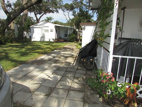 SIDE PATIO