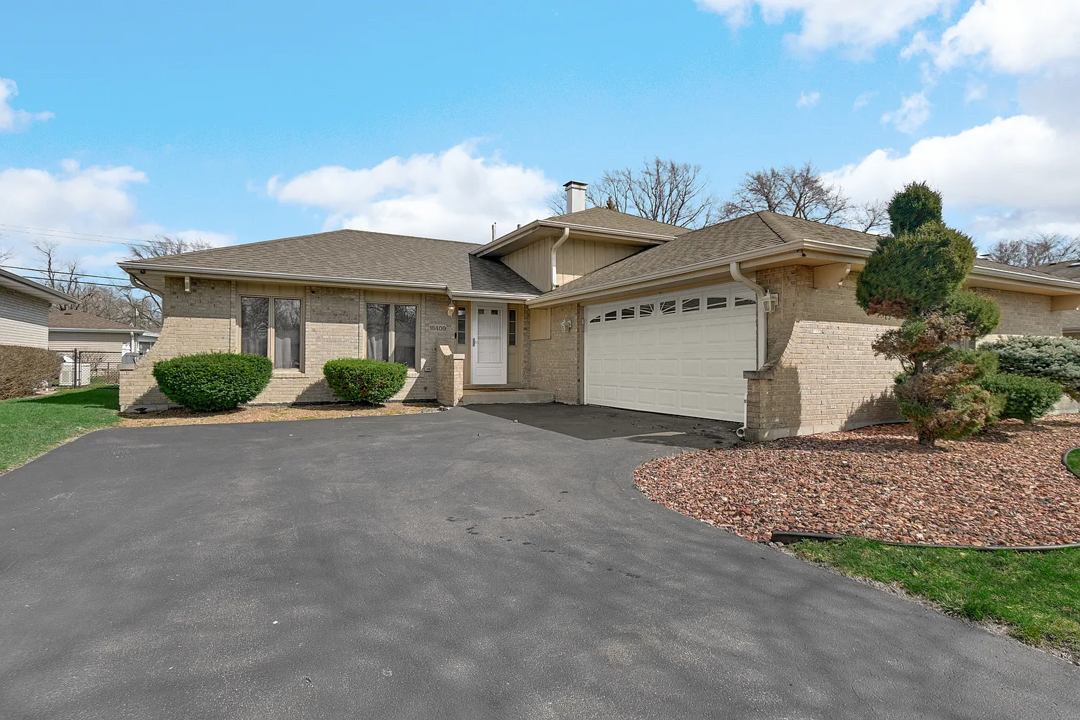 18409 Willow Ln photo 1