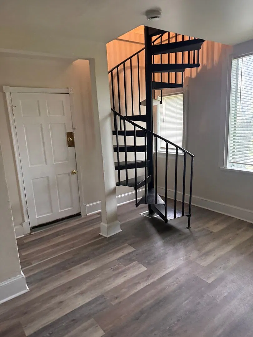 181 S Prospect St — Photo 1