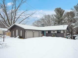 17982 N Fruitport Rd, Spring Lake, MI 49456