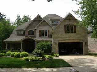 611 Thornwood Dr, Naperville, IL 60540