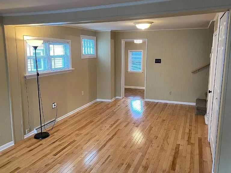 19 Walnut St — Photo 3