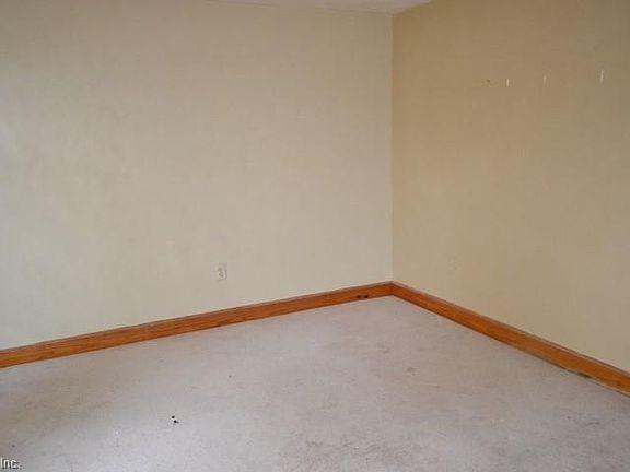 3rd image of 1512 Crystal Lake Dr