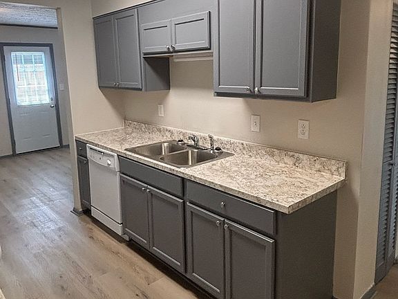 4th image of 9133 Cedarpark Ln APT B