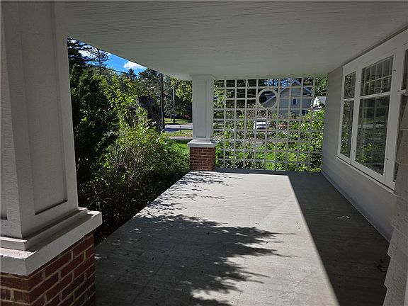 5th image of 334 Fairport Rd