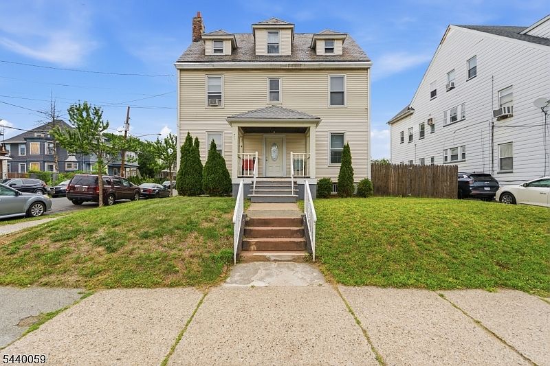 1st image of 411 15Th Ave