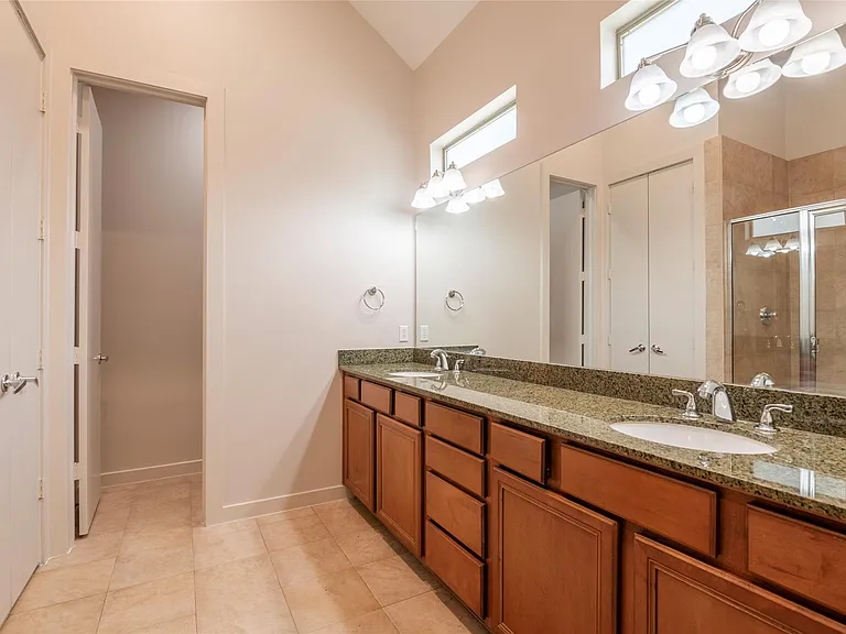 4040 Center St — Photo 14