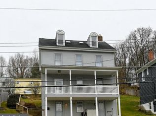38 Hanover St, Glen Rock, PA 17327