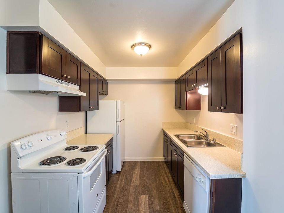 1st image of 4878 Saratoga Ave APT 104