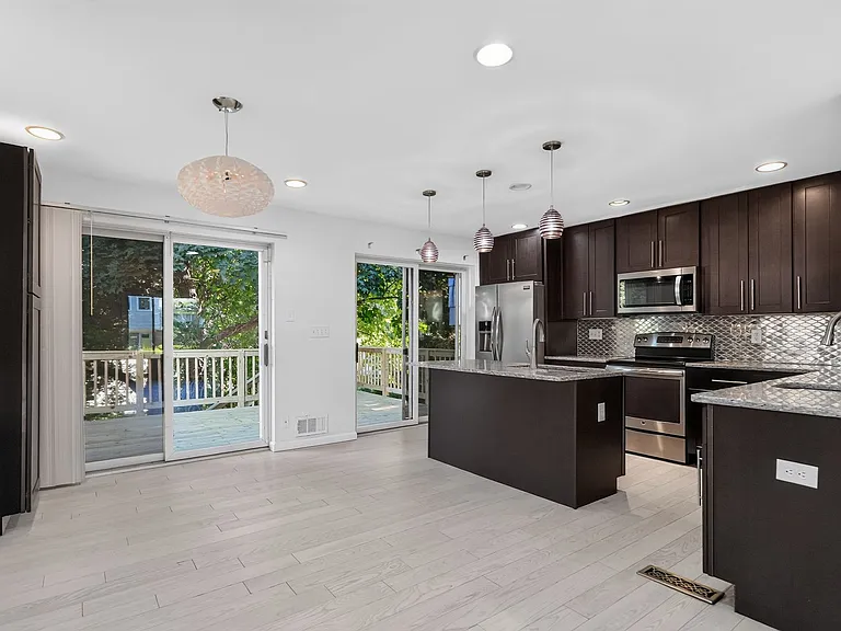 3521 Yuma St NW — Photo 4