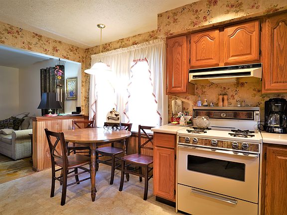 3rd image of 1605 Brownlee Ave