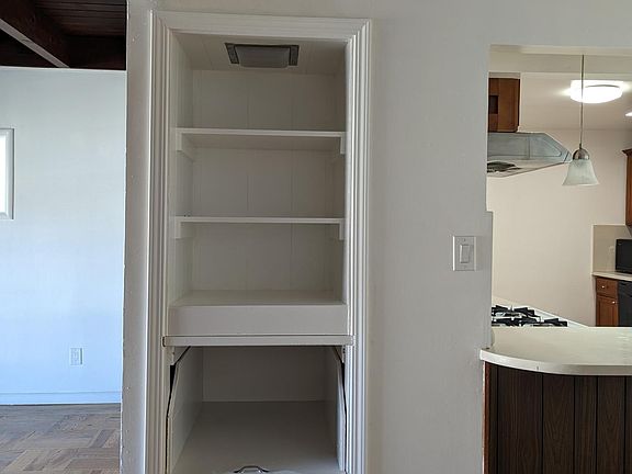 4th image of 832 Lausanne Ave