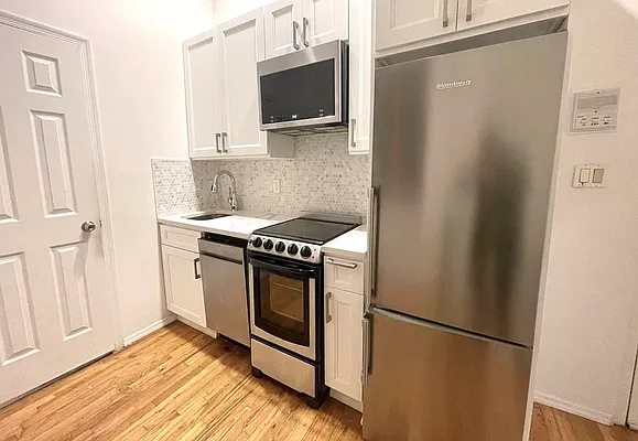 Rented by J PRESTON AND ASSOCIATES INC | media 9