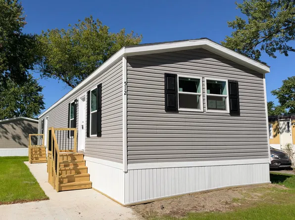 512 Thoreau #11, South Lyon, MI 48178