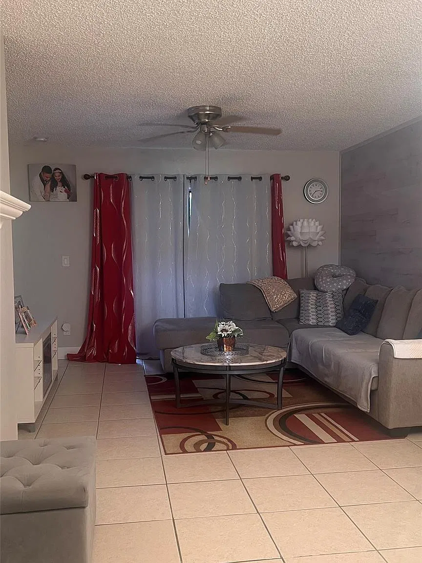 2 bed, 2.0 bath, 806 sqft, $2,300 — Photo 4