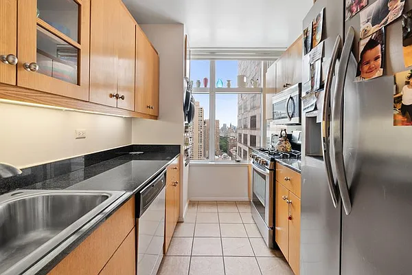 Rented by Douglas Elliman | media 14