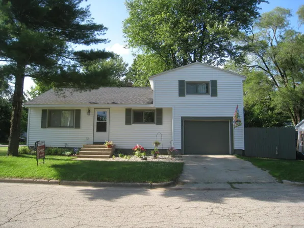 618 Benhoy Ave, Plainwell, MI 49080