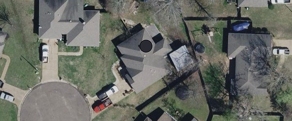 1st image of 906 Oakwood Cv