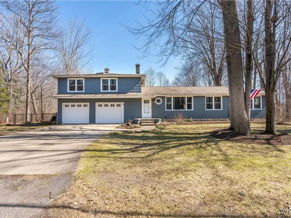 5673 Birchwood Dr, Lake View, NY 14085