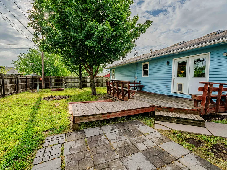 225 Parker Dr — Photo 7
