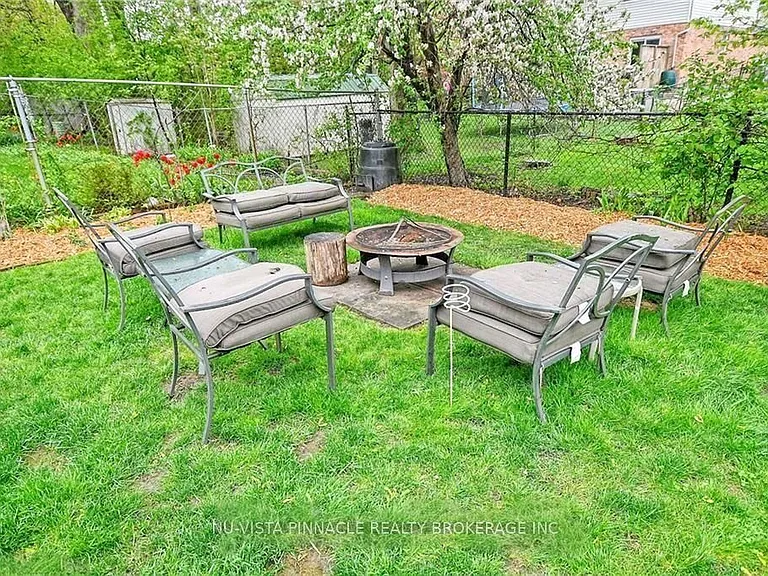 7 Ranchwood Cres — Photo 31