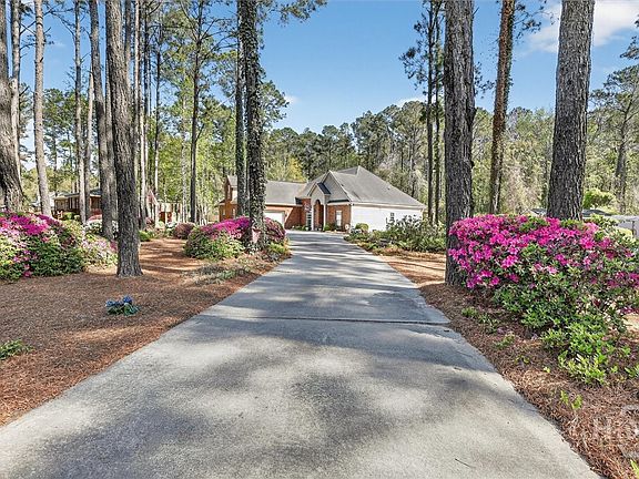 2nd image of 1460 Little Neck Road