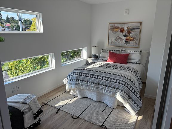 504 Bedroom with Varied Windows