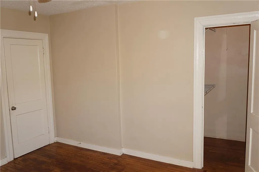 2 bed, 1.0 bath, 3360 sqft, $1,150 — Photo 3