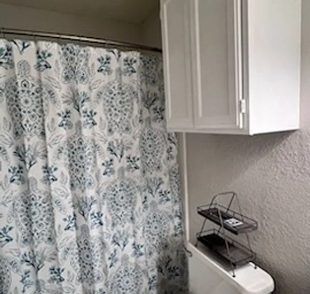 Hickory Grove Apartments — Photo 14