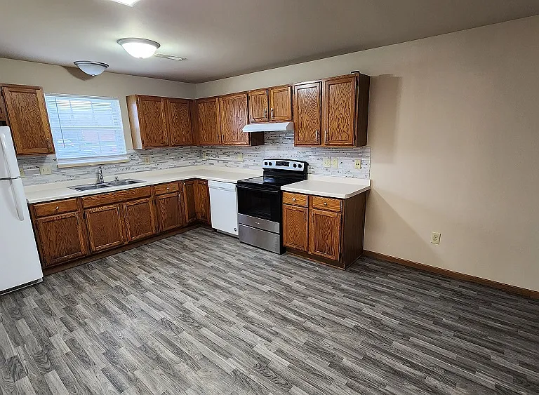 2 bed, 1.0 bath, $1,135 — Photo 12