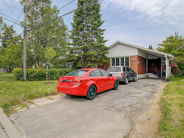 124 Haileybury Dr — Photo 1