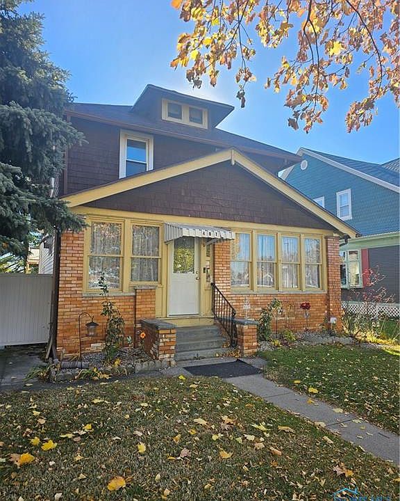 1st image of 407 Superior St