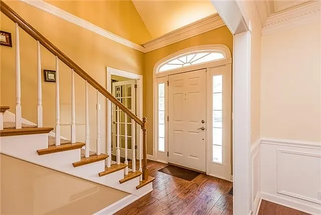 1910 Chartwell Ct — Photo 2